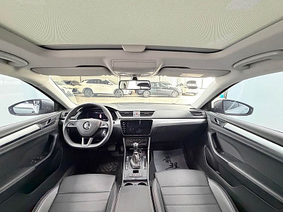 Skoda Superb 1.4 л 2023 г. Серебристо-серый, пробег 29000 км