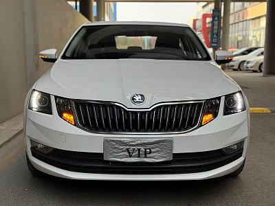 Skoda Octavia 1.5 л 2021 г. Белый, пробег 21000 км