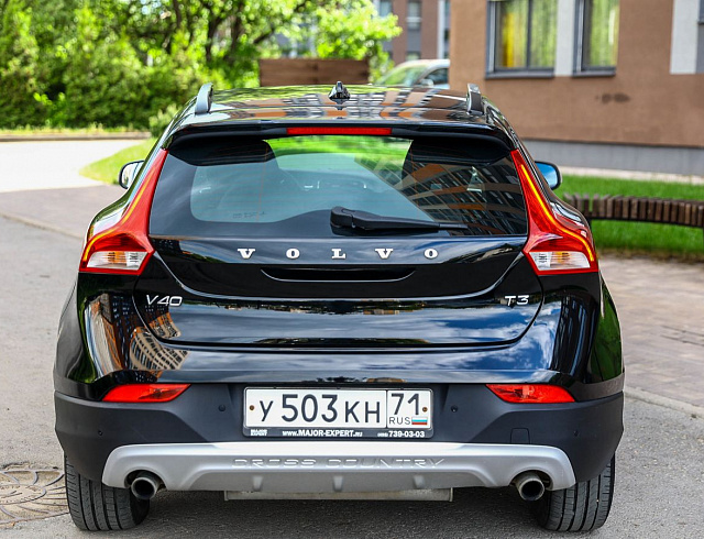 Volvo V40 Cross Country черный 2019
