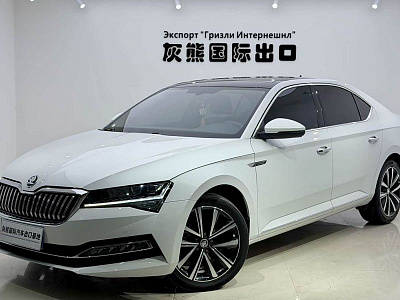 Skoda Superb 1.4 л 2023 г. Белый, пробег 45000 км