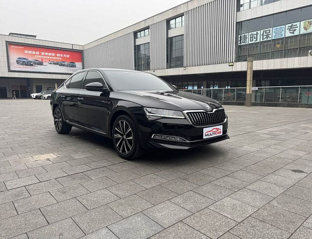 Skoda Superb 1.4 л 2024 г. Чёрный, пробег 15000 км