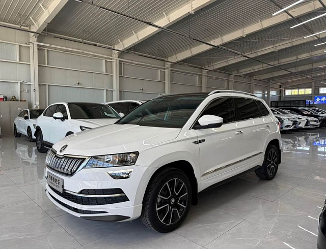 Skoda Karoq 1.4 л 2023 г. Белый, пробег 27000 км