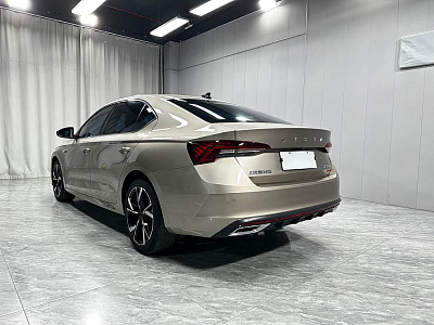 Skoda Octavia 1.4 л 2023 г. желто-оранжевый, пробег 49000 км