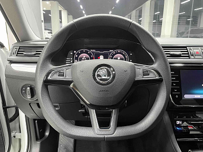 Skoda Superb 1.4 л 2022 г. Белый, пробег 27100 км