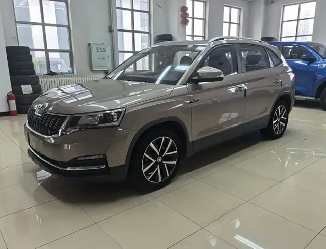 Skoda Kamiq 1.5 л 2022 г. желто-оранжевый, пробег 23000 км