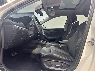 Skoda Octavia 1.4 л 2022 г. Белый, пробег 19000 км