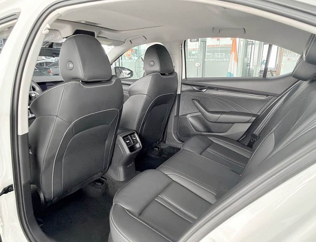 Skoda Octavia 1.4 л 2022 г. Белый, пробег 23000 км