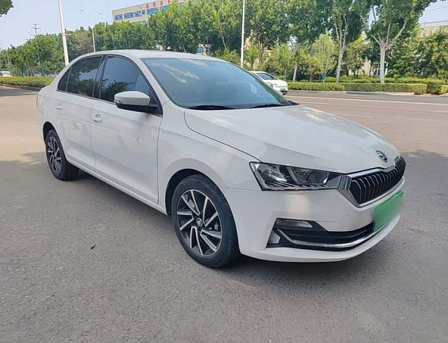Skoda Rapid 1.5 л 2021 г. Белый, пробег 30299 км
