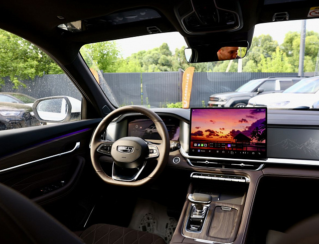Geely Monjaro белый 2026