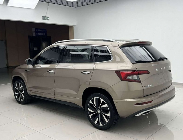 Skoda Karoq 1.4 л 2023 г. шампань/коричневый, пробег 20000 км