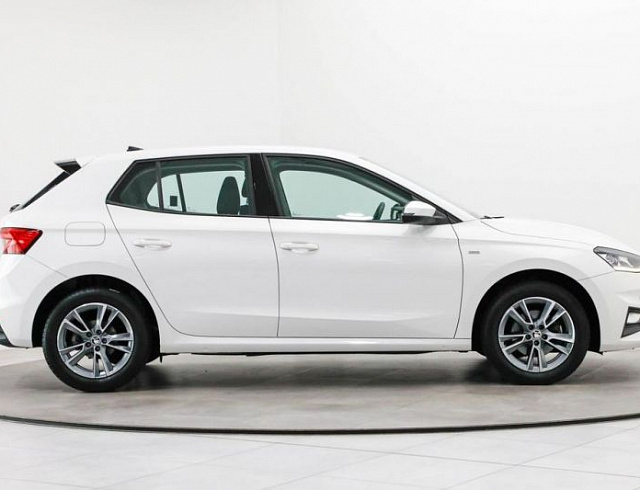 Skoda Fabia 2023 г. Белый, пробег 54172 км