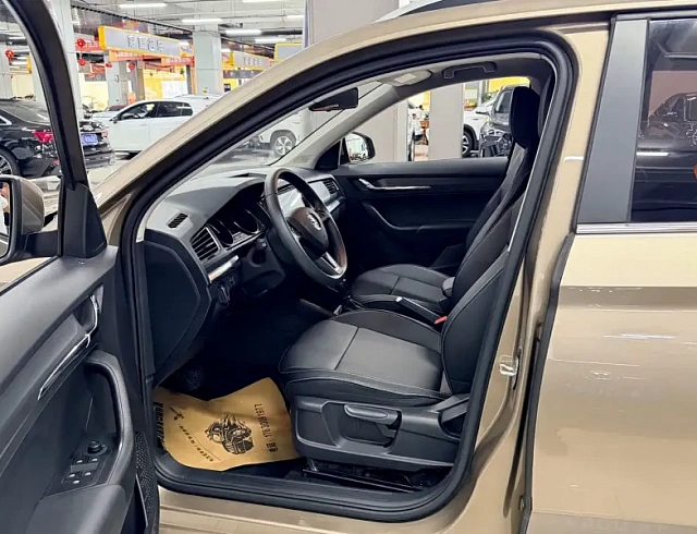 Skoda Kamiq 1.5 л 2023 г. шампань/коричневый, пробег 31000 км