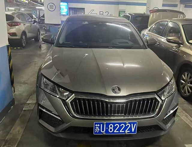 Skoda Octavia 1.4 л 2022 г. шампань/коричневый, пробег 25000 км