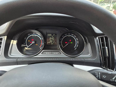 Skoda Kamiq 1.5 л 2023 г. Белый, пробег 36200 км