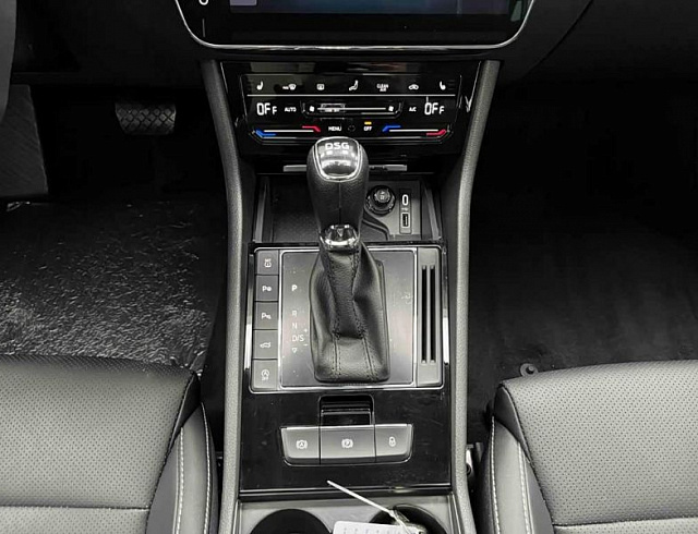 Skoda Superb 1.4 л 2024 г. Чёрный, пробег 10000 км