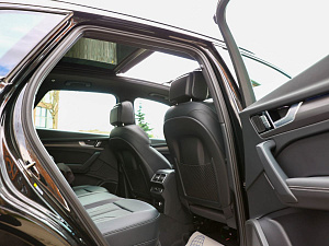 Audi Q5 черный 2026