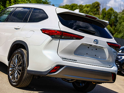 Toyota Highlander белый 2026