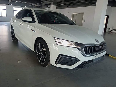 Skoda Octavia 1.4 л 2024 г. Белый, пробег 9800 км