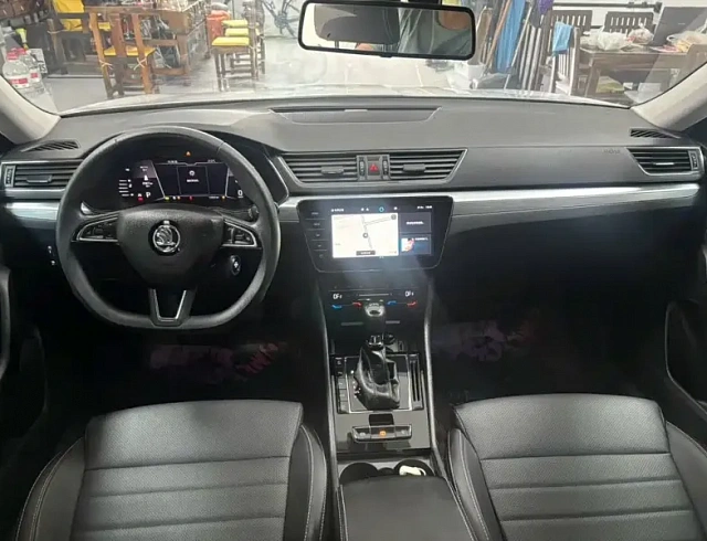 Skoda Superb 1.4 л 2023 г. Белый, пробег 13899 км