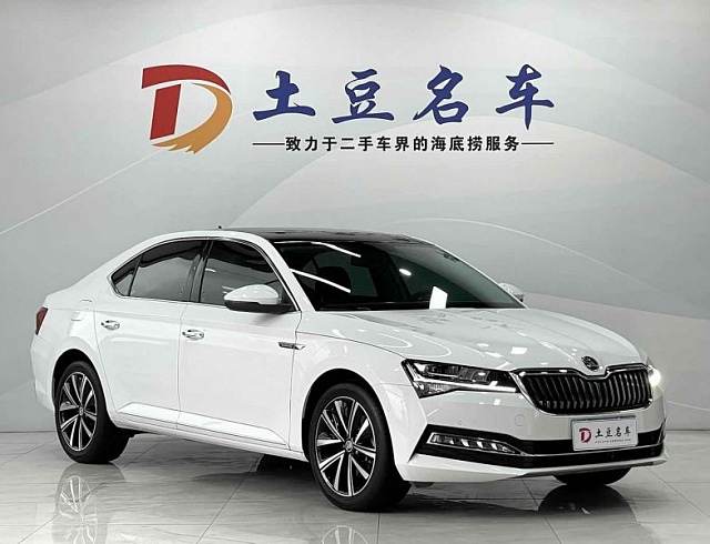 Skoda Superb 1.4 л 2023 г. Белый, пробег 20099 км