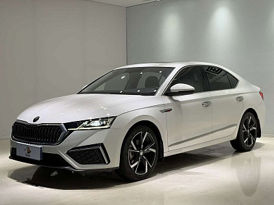 Skoda Octavia 1.4 л 2022 г. Белый, пробег 29000 км