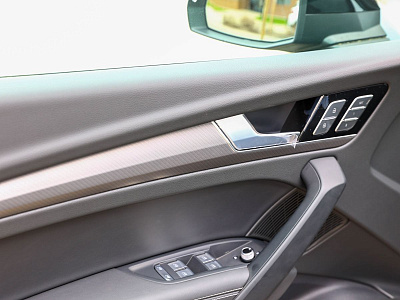 Audi Q5 черный 2025