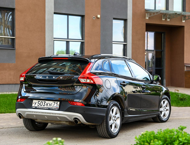 Volvo V40 Cross Country черный 2019