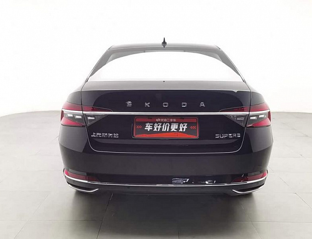 Skoda Superb 1.4 л 2025 г. Чёрный, пробег 9800 км