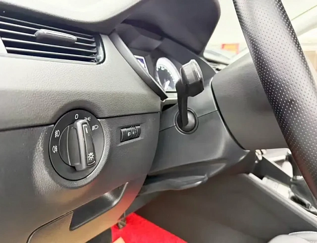 Skoda Octavia 1.5 л 2022 г. Белый, пробег 40000 км