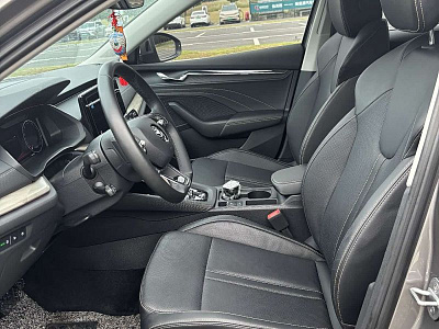 Skoda Octavia 1.4 л 2022 г. шампань/коричневый, пробег 43700 км