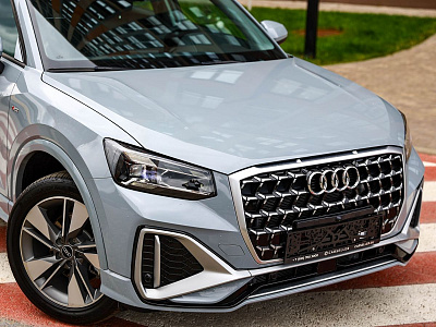 Audi Q2 серый 2026