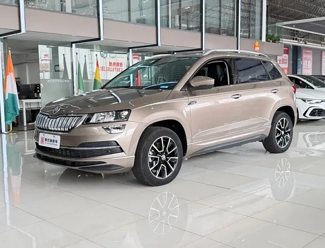 Skoda Karoq 1.4 л 2022 г. шампань/коричневый, пробег 13000 км