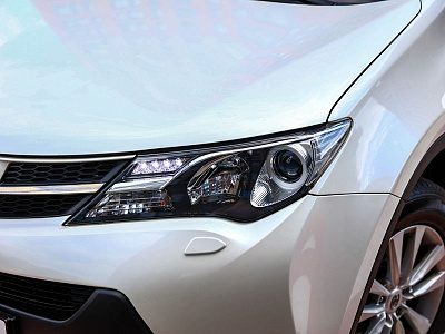 Toyota RAV4 белый 2014