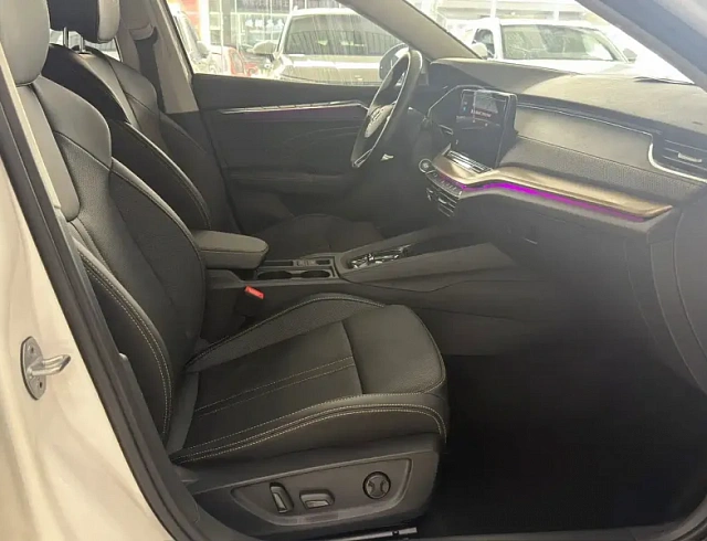 Skoda Octavia 1.4 л 2023 г. Белый, пробег 19000 км