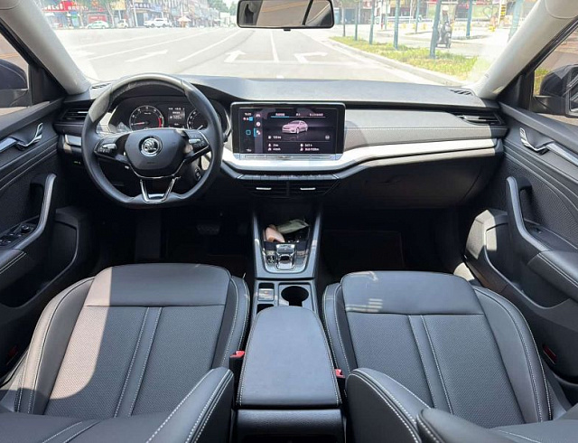 Skoda Octavia 1.4 л 2022 г. Голубой, пробег 19000 км