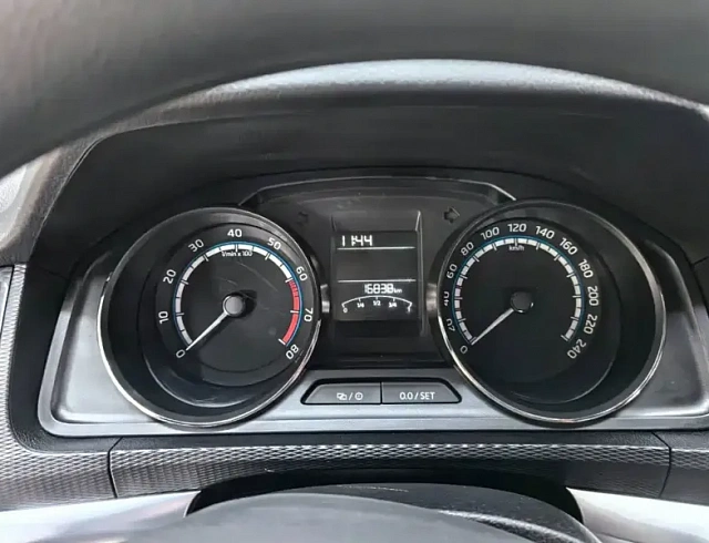 Skoda Kamiq 1.5 л 2023 г. Белый, пробег 16000 км