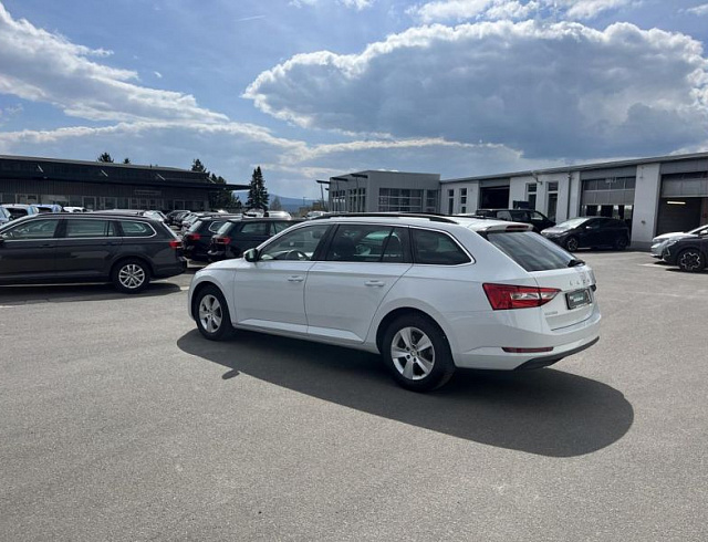 Skoda Superb 2022 г. Белый, пробег 59193 км