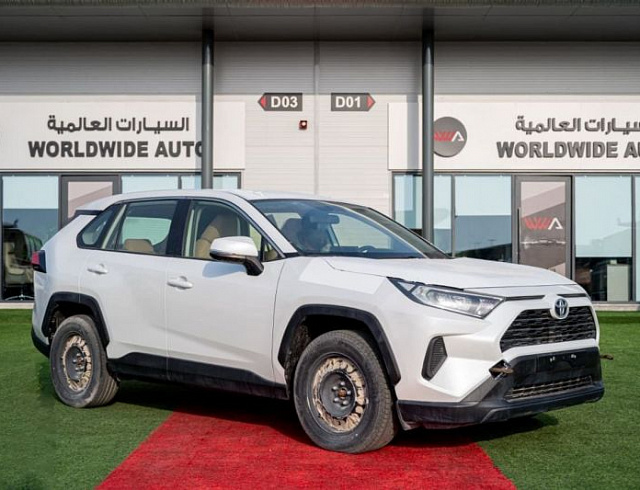 Toyota RAV4 2.5 л 2023 г. Белый
