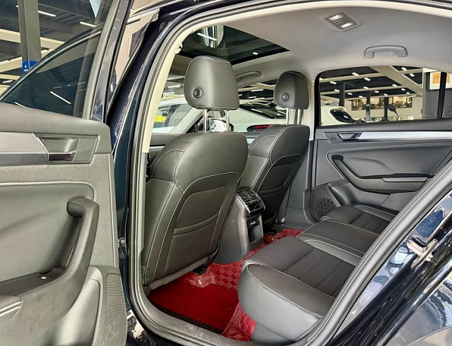 Skoda Superb 1.4 л 2023 г. Чёрный, пробег 22000 км