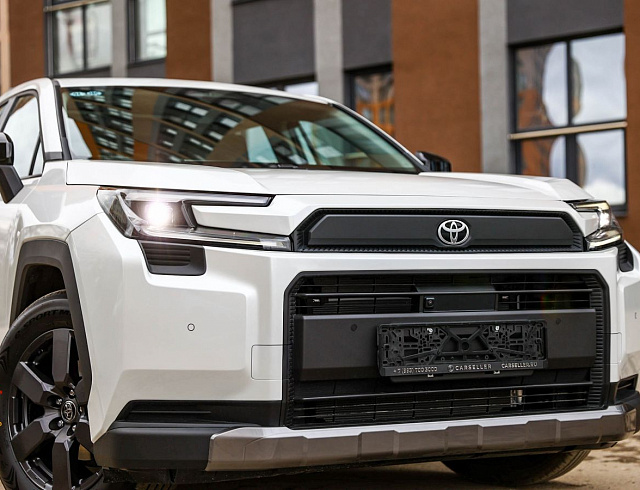 Toyota RAV4 белый 2026