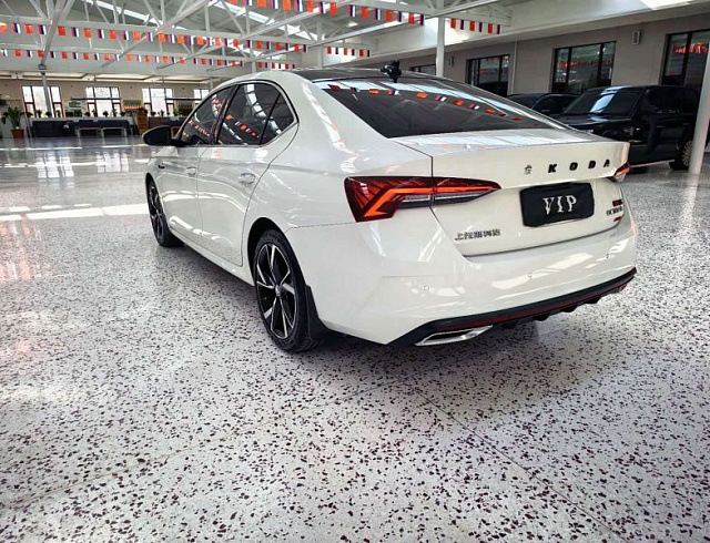 Skoda Octavia 1.4 л 2022 г. Белый, пробег 41000 км