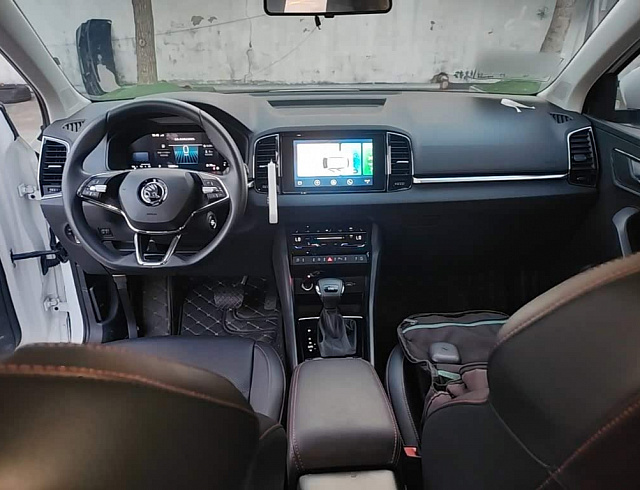 Skoda Karoq 1.4 л 2024 г. Белый, пробег 15000 км