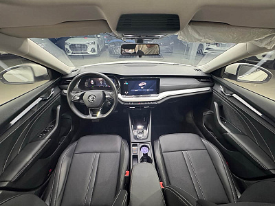 Skoda Octavia 1.4 л 2022 г. Белый, пробег 19000 км