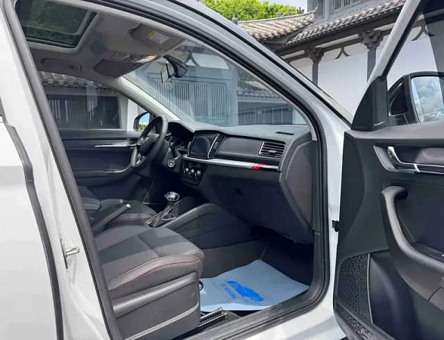 Skoda Kamiq 1.5 л 2023 г. Белый, пробег 17000 км