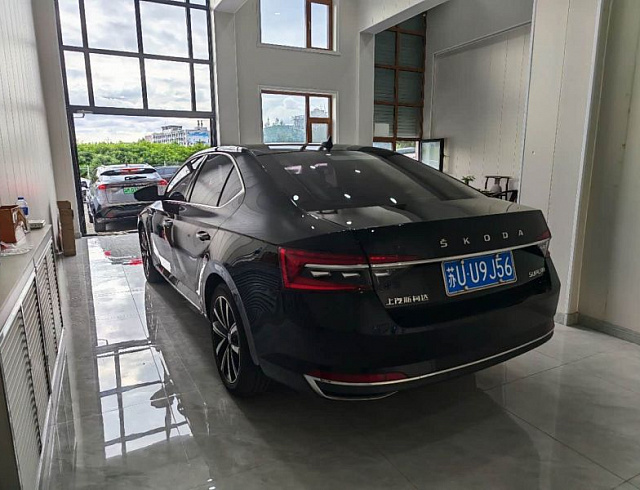 Skoda Superb 1.4 л 2023 г. Чёрный, пробег 45000 км