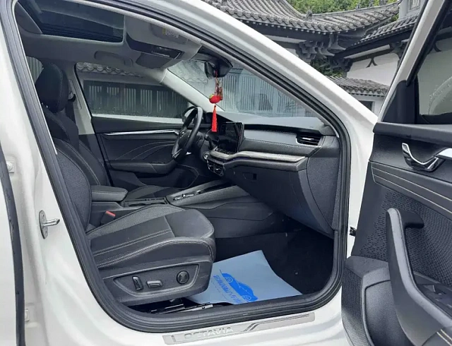 Skoda Octavia 1.4 л 2022 г. Белый, пробег 42000 км