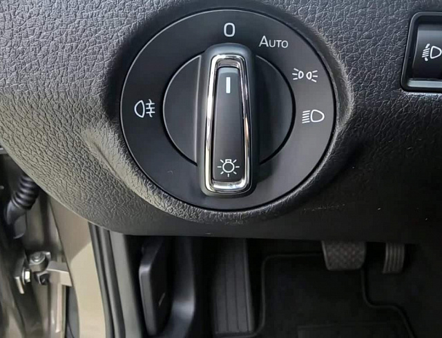 Skoda Kamiq 1.5 л 2022 г. желто-оранжевый, пробег 23000 км