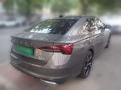 Skoda Octavia 1.4 л 2022 г. Серебристо-серый, пробег 21500 км
