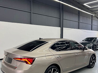 Skoda Octavia 1.4 л 2022 г. шампань/коричневый, пробег 21800 км