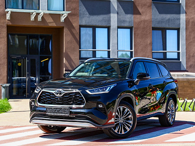 Toyota Highlander черный 2026